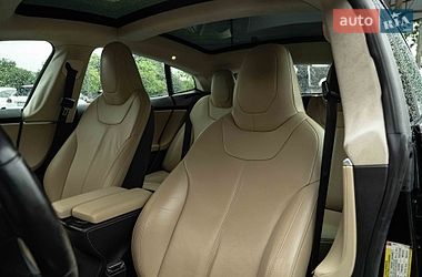 Лифтбек Tesla Model S 2015 в Черновцах
