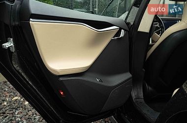 Лифтбек Tesla Model S 2015 в Черновцах