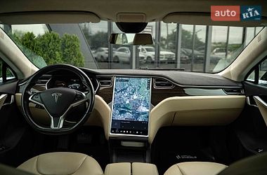 Лифтбек Tesla Model S 2015 в Черновцах