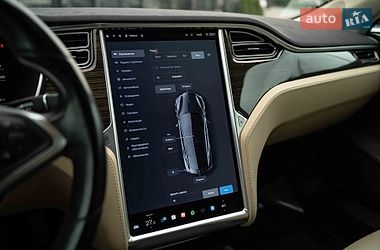 Лифтбек Tesla Model S 2015 в Черновцах