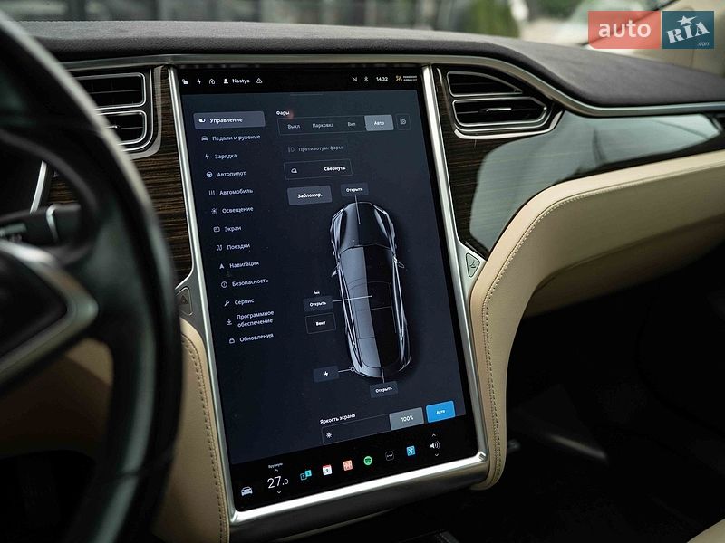 Лифтбек Tesla Model S 2015 в Черновцах