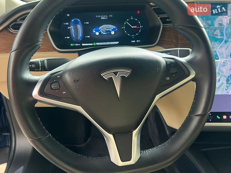 Лифтбек Tesla Model S 2017 в Киеве