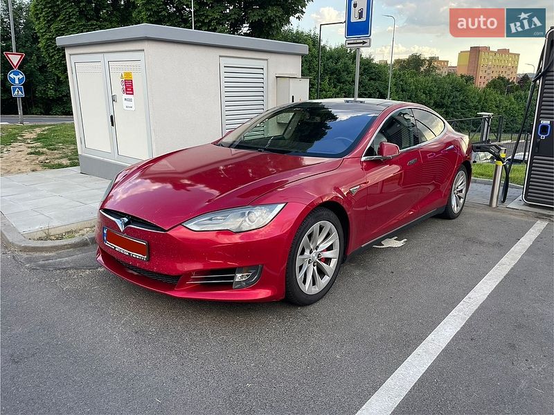 Лифтбек Tesla Model S 2014 в Львове