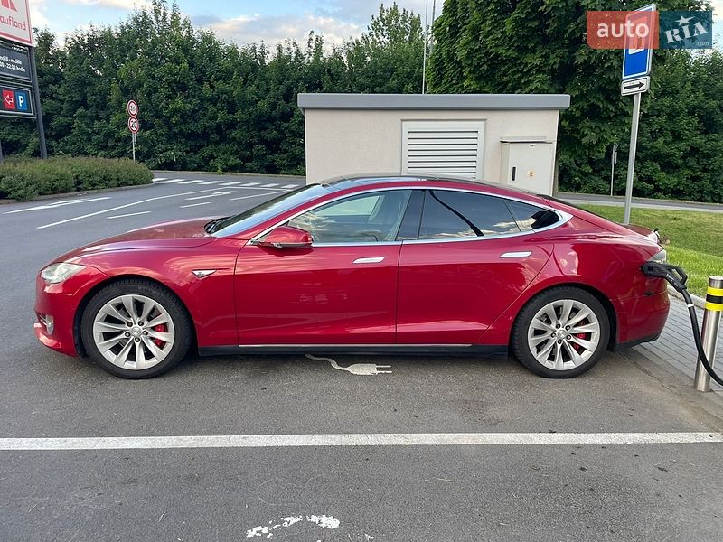Лифтбек Tesla Model S 2014 в Львове