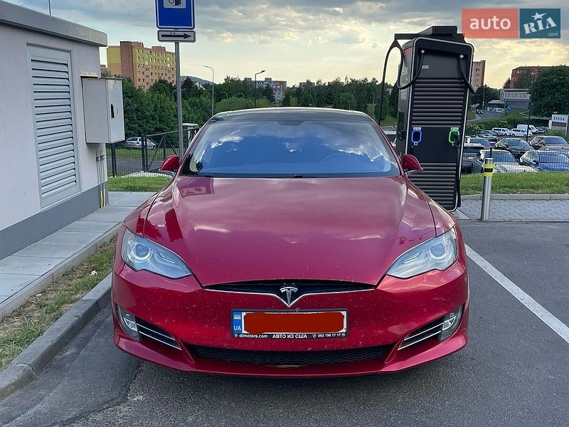 Ліфтбек Tesla Model S 2014 в Львові