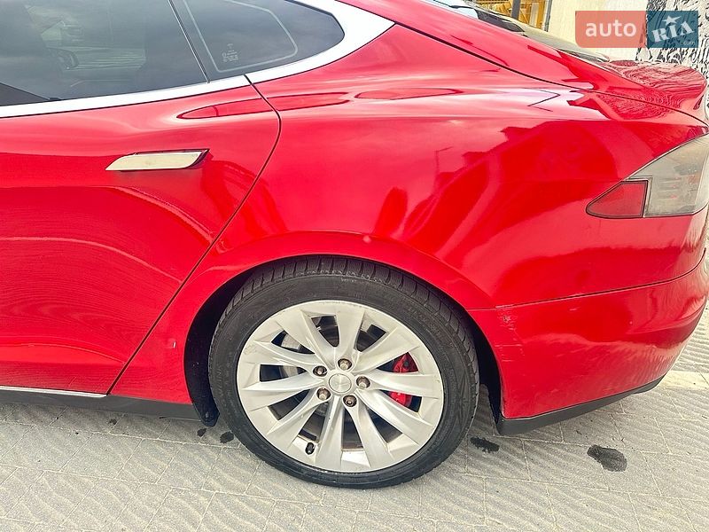 Лифтбек Tesla Model S 2014 в Львове