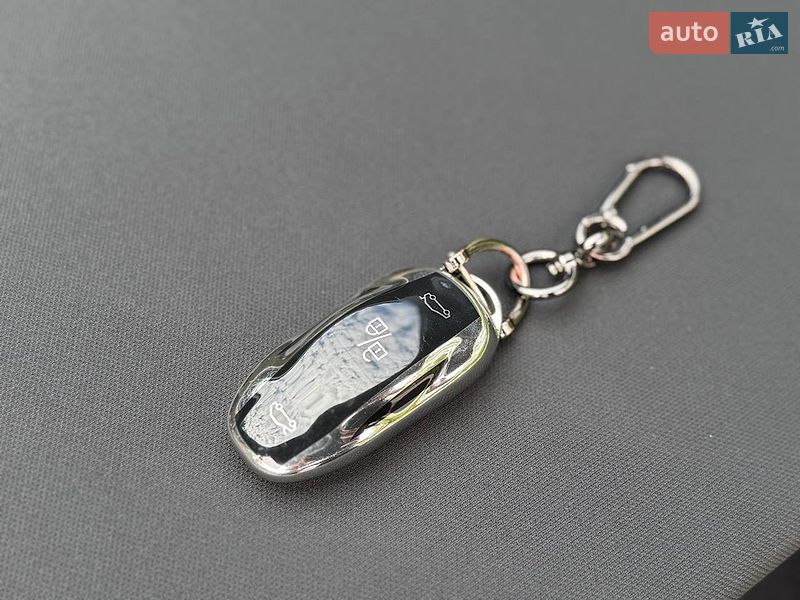 Ліфтбек Tesla Model S 2015 в Києві