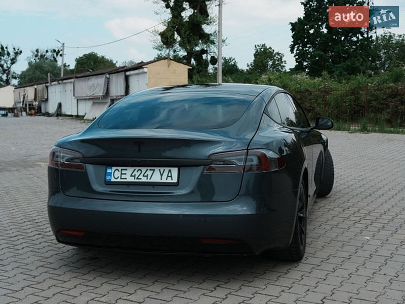 Ліфтбек Tesla Model S 2017 в Чернівцях