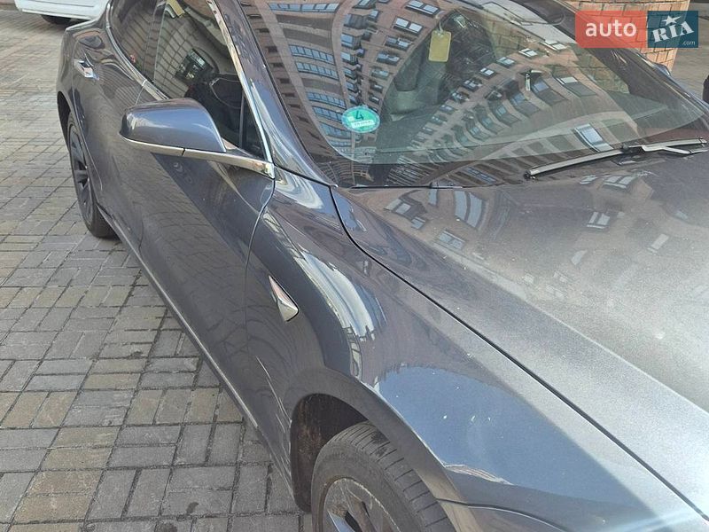 Лифтбек Tesla Model S 2018 в Киеве