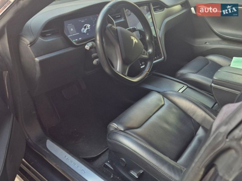 Лифтбек Tesla Model S 2018 в Киеве