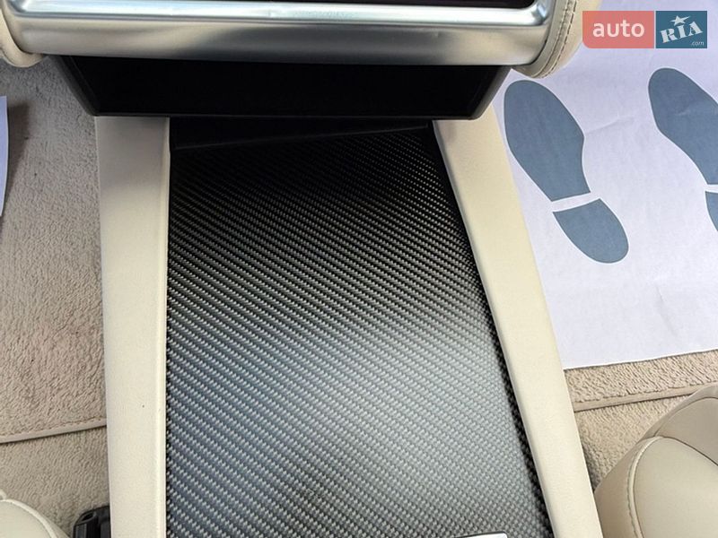 Лифтбек Tesla Model S 2018 в Черновцах