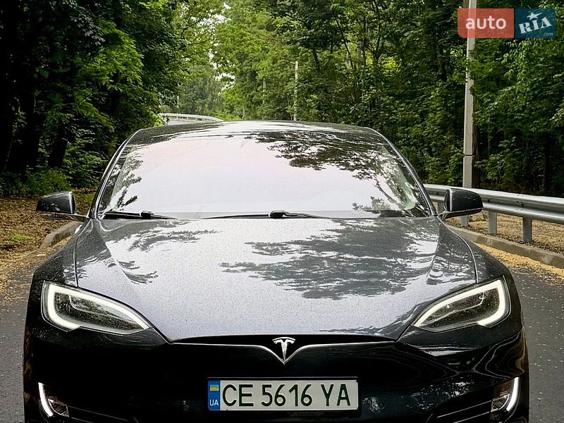 Лифтбек Tesla Model S 2018 в Черновцах