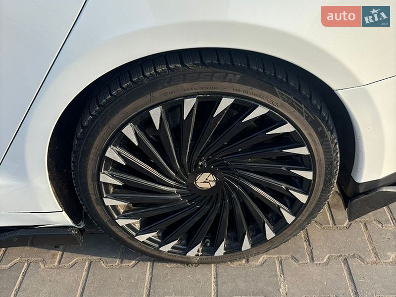 Ліфтбек Tesla Model S 2016 в Заліщиках
