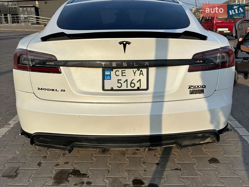 Ліфтбек Tesla Model S 2016 в Заліщиках