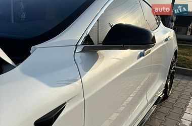 Ліфтбек Tesla Model S 2016 в Заліщиках