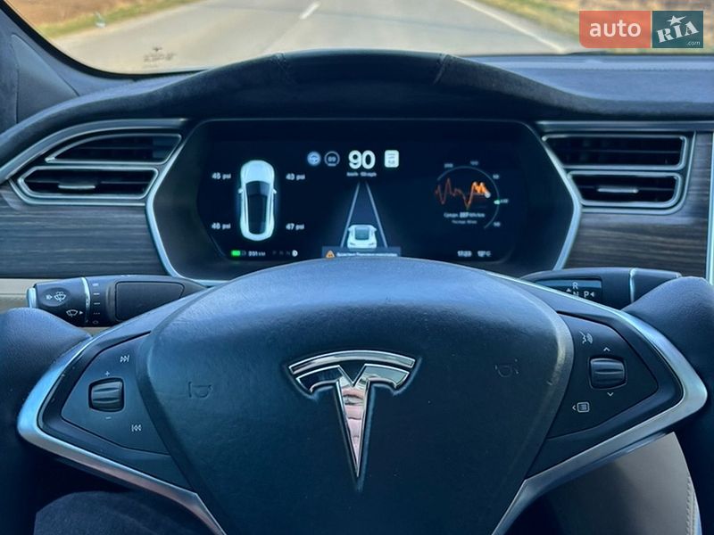 Ліфтбек Tesla Model S 2016 в Заліщиках