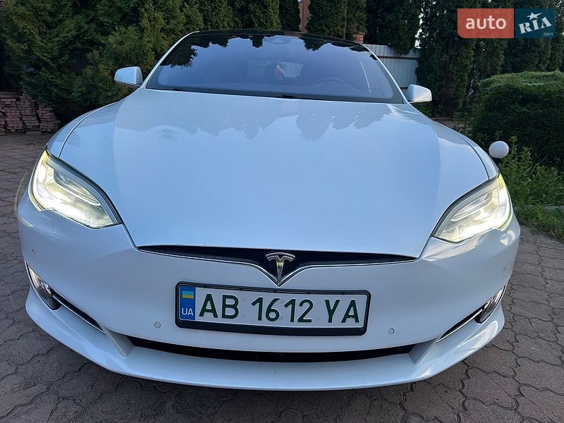 Ліфтбек Tesla Model S 2016 в Вінниці