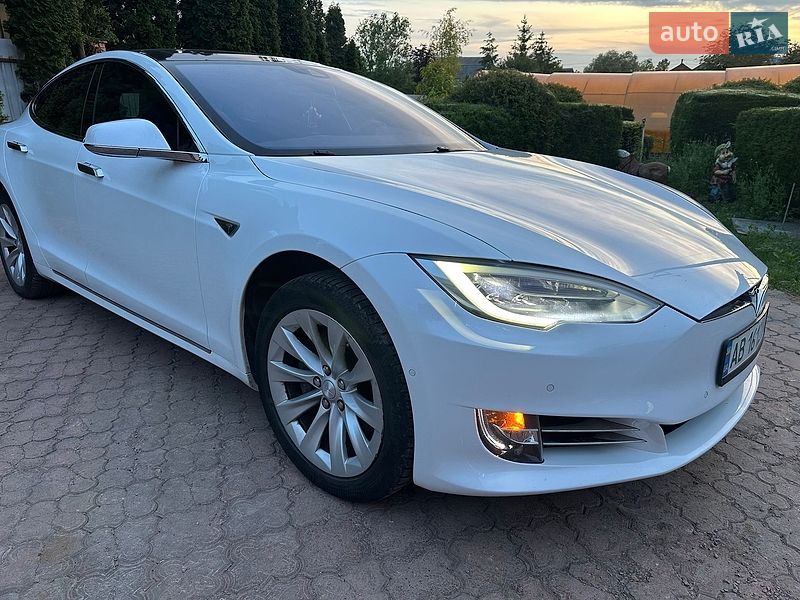 Ліфтбек Tesla Model S 2016 в Вінниці