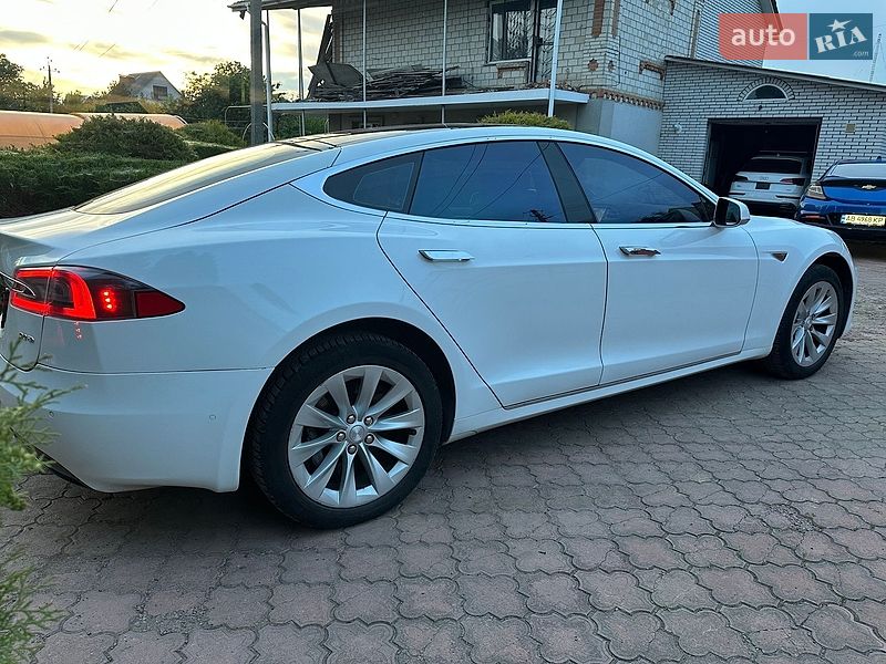 Ліфтбек Tesla Model S 2016 в Вінниці