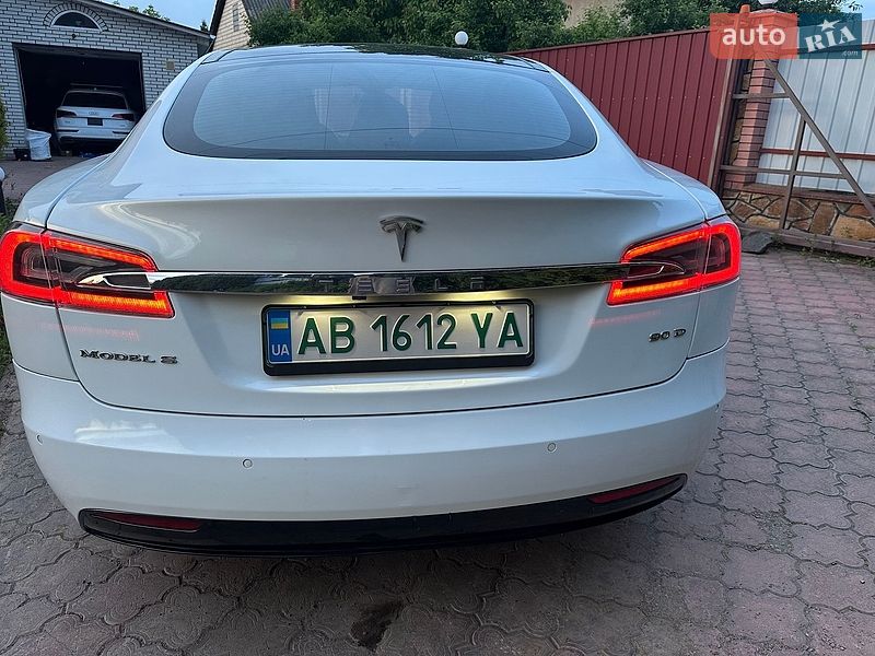 Ліфтбек Tesla Model S 2016 в Вінниці