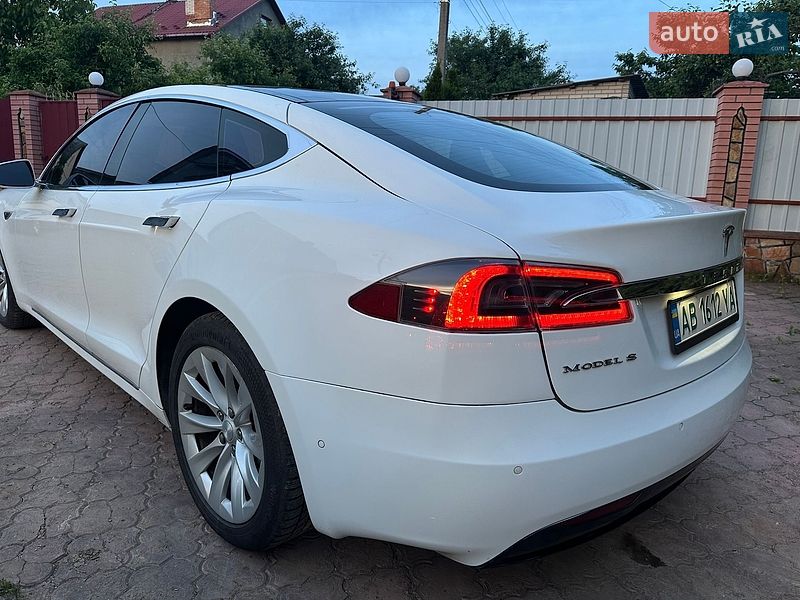 Ліфтбек Tesla Model S 2016 в Вінниці