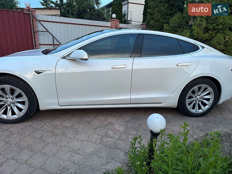 Ліфтбек Tesla Model S 2016 в Вінниці
