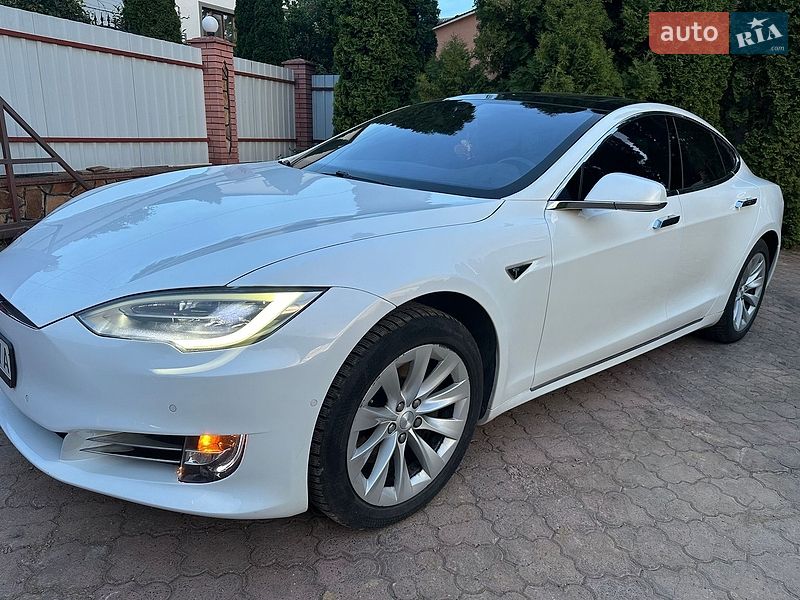 Ліфтбек Tesla Model S 2016 в Вінниці