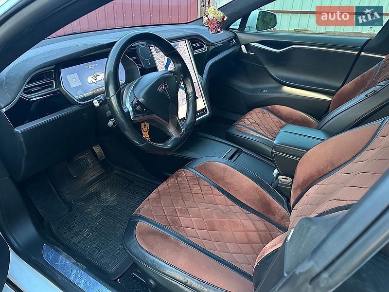 Ліфтбек Tesla Model S 2016 в Вінниці