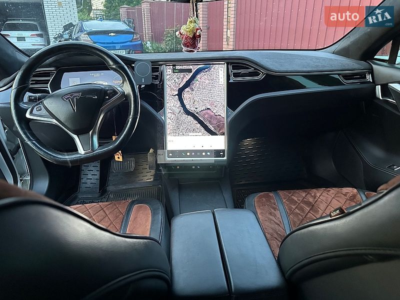 Ліфтбек Tesla Model S 2016 в Вінниці