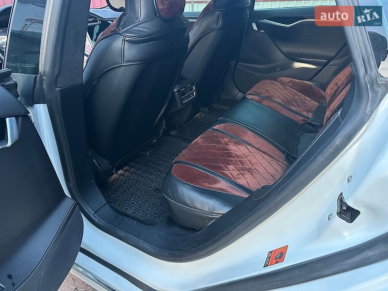 Ліфтбек Tesla Model S 2016 в Вінниці