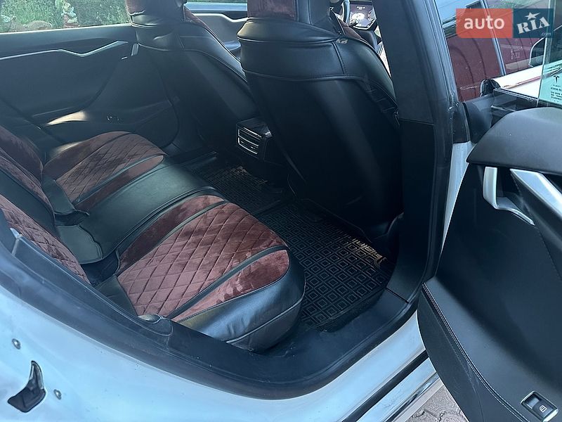 Ліфтбек Tesla Model S 2016 в Вінниці