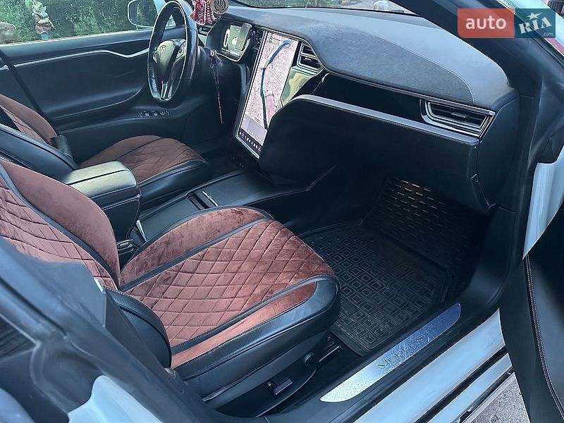 Ліфтбек Tesla Model S 2016 в Вінниці