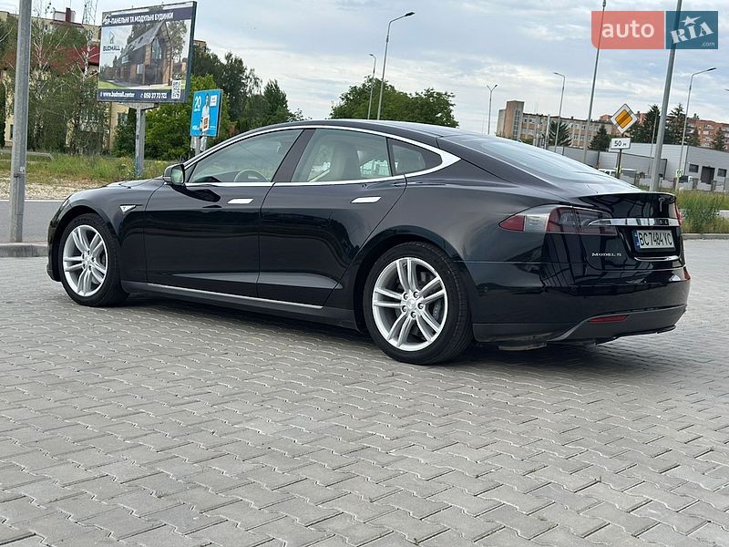 Лифтбек Tesla Model S 2015 в Тернополе