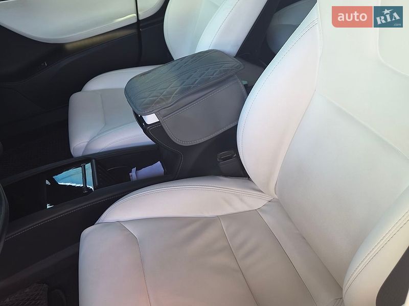 Ліфтбек Tesla Model S 2019 в Сумах
