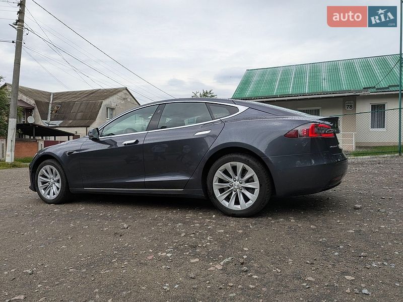 Tesla Model S 2018
