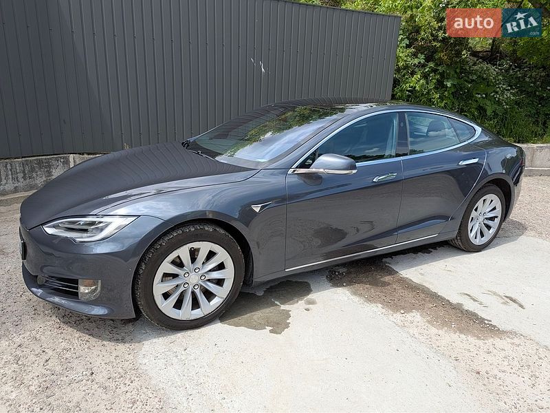 Лифтбек Tesla Model S 2018 в Киеве
