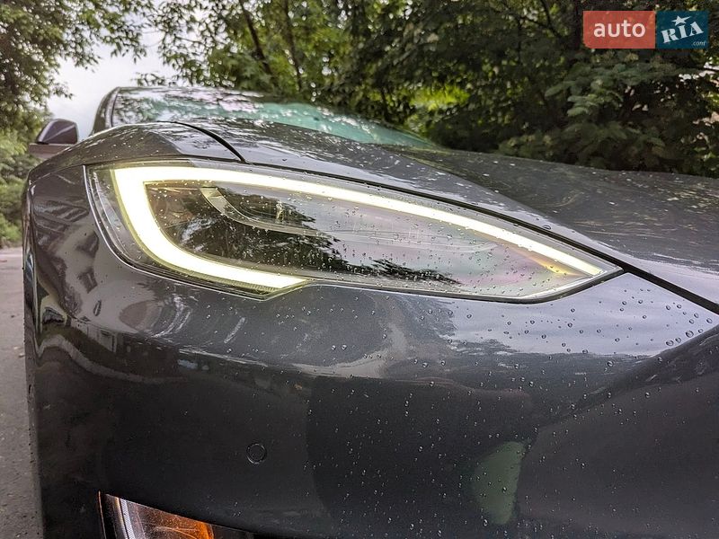 Лифтбек Tesla Model S 2018 в Киеве