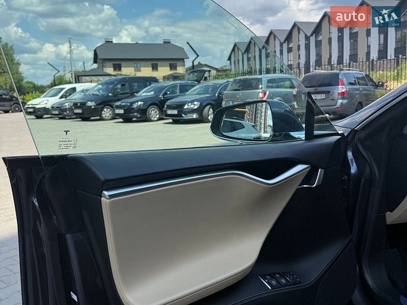 Ліфтбек Tesla Model S 2016 в Луцьку фото 12 Ліфтбек Tesla Model S 2016 в Луцьку