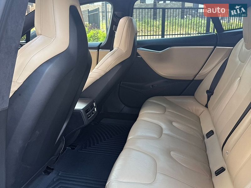 Ліфтбек Tesla Model S 2016 в Луцьку фото 18 Ліфтбек Tesla Model S 2016 в Луцьку