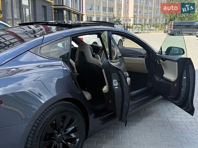 Ліфтбек Tesla Model S 2016 в Луцьку фото 27 Ліфтбек Tesla Model S 2016 в Луцьку