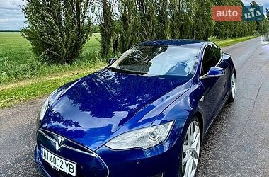 Лифтбек Tesla Model S 2015 в Киеве