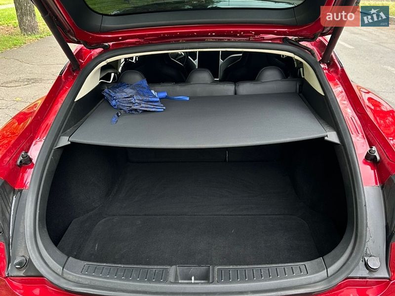 Ліфтбек Tesla Model S 2013 в Києві