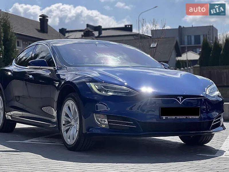 Tesla Model S 2018