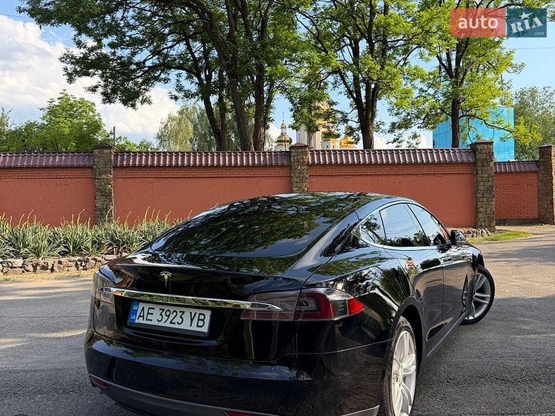 Лифтбек Tesla Model S 2016 в Днепре