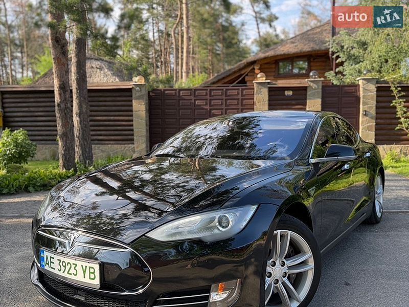 Лифтбек Tesla Model S 2016 в Днепре