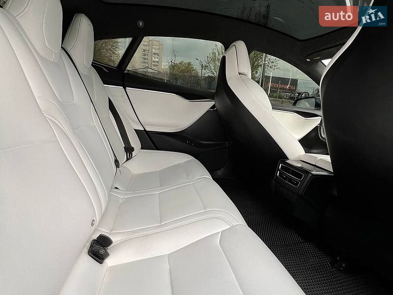 Лифтбек Tesla Model S 2017 в Виннице фото 15 Лифтбек Tesla Model S 2017 в Виннице