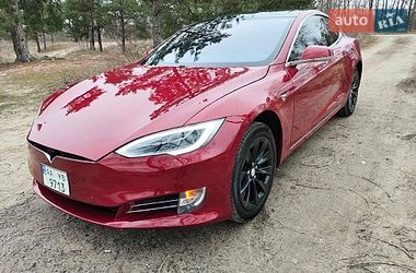 Ліфтбек Tesla Model S 2016 в Києві