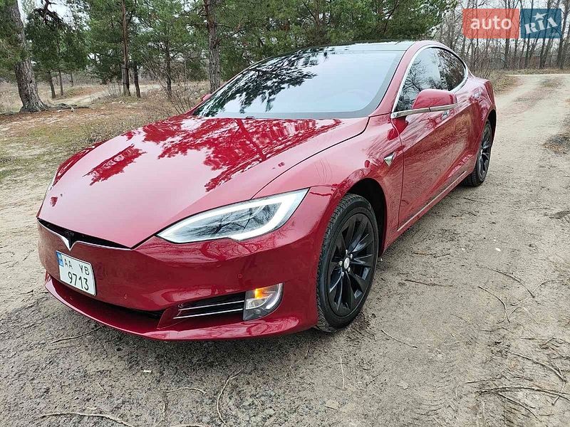 Ліфтбек Tesla Model S 2016 в Києві