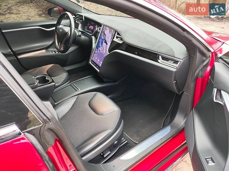 Ліфтбек Tesla Model S 2016 в Києві