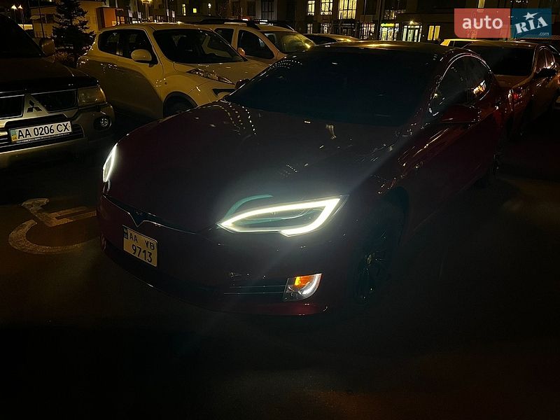 Ліфтбек Tesla Model S 2016 в Києві